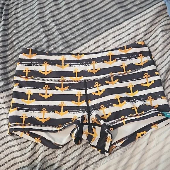 Shorts - Picture 1 of 2